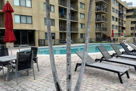 Снять в аренду кондоминиум в Халландейл-Бич, Флорида 1 спальня, 81.38м2, № 1992402 - фото 4