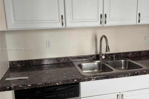 Снять в аренду кондоминиум в Халландейл-Бич, Флорида 1 спальня, 81.38м2, № 1992402 - фото 17