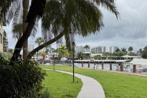 Снять в аренду кондоминиум в Халландейл-Бич, Флорида 1 спальня, 81.38м2, № 1992402 - фото 2