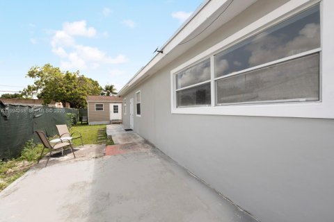 Villa ou maison à vendre à Miami Gardens, Floride: 4 chambres, 117.43 m2 № 2064002 - photo 22