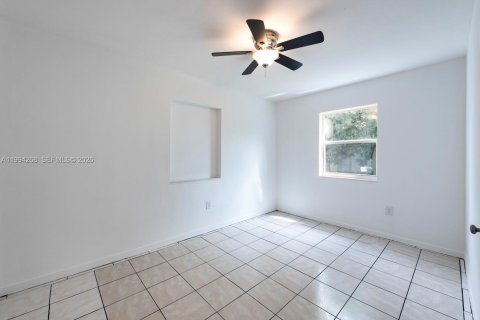 Villa ou maison à vendre à Miami Gardens, Floride: 4 chambres, 117.43 m2 № 2064002 - photo 11