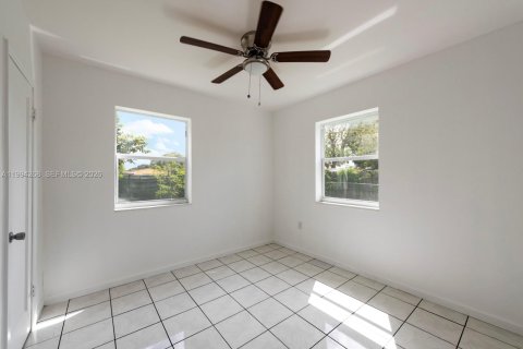 Villa ou maison à vendre à Miami Gardens, Floride: 4 chambres, 117.43 m2 № 2064002 - photo 12