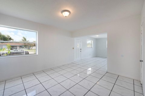 Villa ou maison à vendre à Miami Gardens, Floride: 4 chambres, 117.43 m2 № 2064002 - photo 7