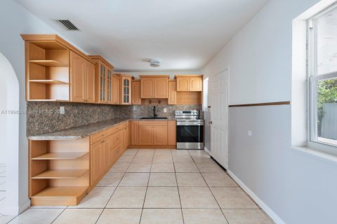 Villa ou maison à vendre à Miami Gardens, Floride: 4 chambres, 117.43 m2 № 2064002 - photo 10