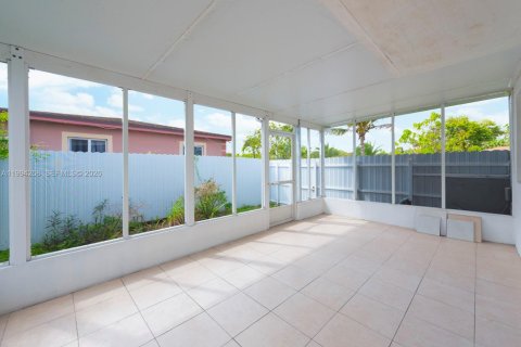 Villa ou maison à vendre à Miami Gardens, Floride: 4 chambres, 117.43 m2 № 2064002 - photo 19