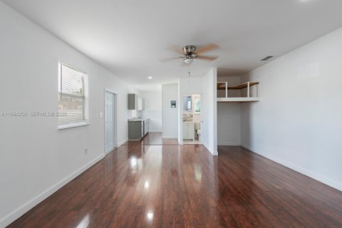 Villa ou maison à vendre à Miami Gardens, Floride: 4 chambres, 117.43 m2 № 2064002 - photo 15