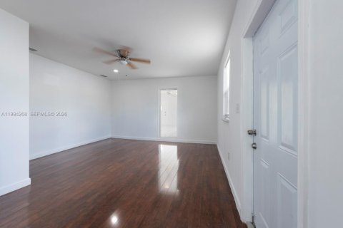 Villa ou maison à vendre à Miami Gardens, Floride: 4 chambres, 117.43 m2 № 2064002 - photo 16