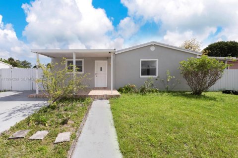 Villa ou maison à vendre à Miami Gardens, Floride: 4 chambres, 117.43 m2 № 2064002 - photo 3