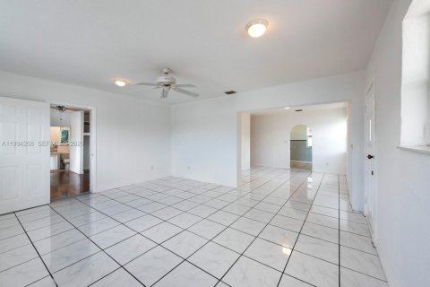 Villa ou maison à vendre à Miami Gardens, Floride: 4 chambres, 117.43 m2 № 2064002 - photo 6