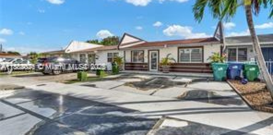 Adosado en Miami, Florida 3 dormitorios, 94.76 m2 № 1941102