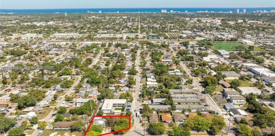 Land in Hollywood, Florida № 2001584