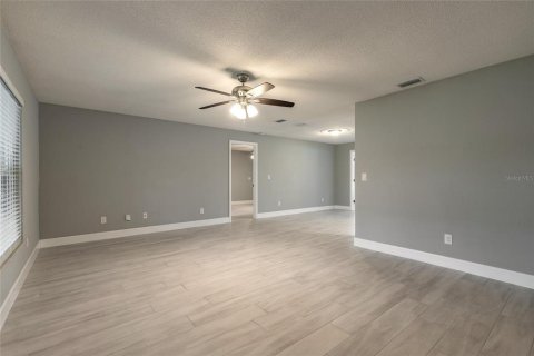 Villa ou maison à vendre à New Smyrna Beach, Floride: 3 chambres, 210.14 m2 № 2235619 - photo 10