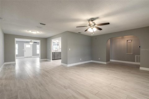 Villa ou maison à vendre à New Smyrna Beach, Floride: 3 chambres, 210.14 m2 № 2235619 - photo 11