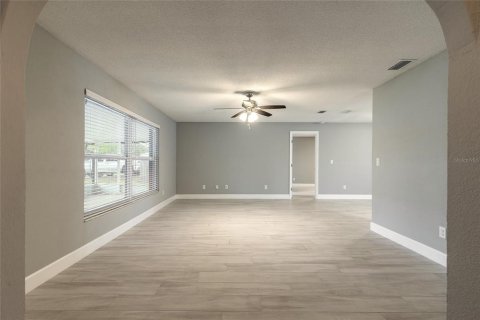 Villa ou maison à vendre à New Smyrna Beach, Floride: 3 chambres, 210.14 m2 № 2235619 - photo 9