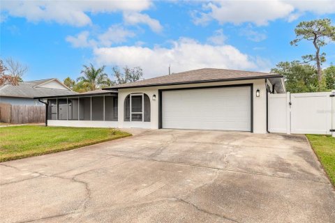 Villa ou maison à vendre à New Smyrna Beach, Floride: 3 chambres, 210.14 m2 № 2235619 - photo 2