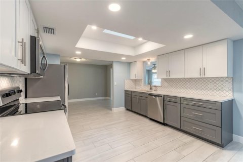 Villa ou maison à vendre à New Smyrna Beach, Floride: 3 chambres, 210.14 m2 № 2235619 - photo 18