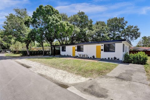 Propiedad comercial en venta en Fort Lauderdale, Florida, 166.76 m2 № 1995053 - foto 2