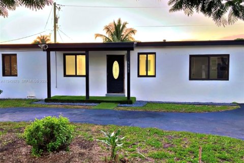 Villa ou maison à Pompano Beach, Floride 4 chambres, 182.83 m2 № 2000108