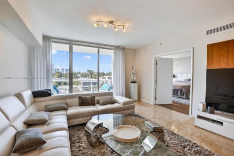 Condo in Fort Lauderdale, Florida, 3 bedrooms  № 1956996 - photo 12