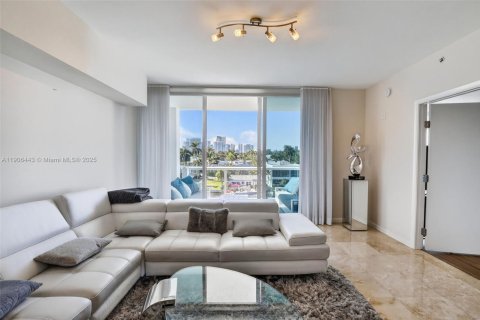 Condo in Fort Lauderdale, Florida, 3 bedrooms  № 1956996 - photo 11