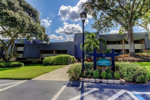 Condo in Palm Harbor, Florida, 2 bedrooms  № 1917728 - photo 1