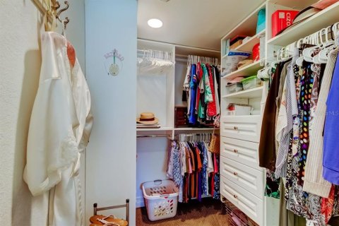 Condo in Palm Harbor, Florida, 2 bedrooms  № 1917728 - photo 19