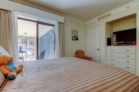 Condo in Palm Harbor, Florida, 2 bedrooms  № 1917728 - photo 21