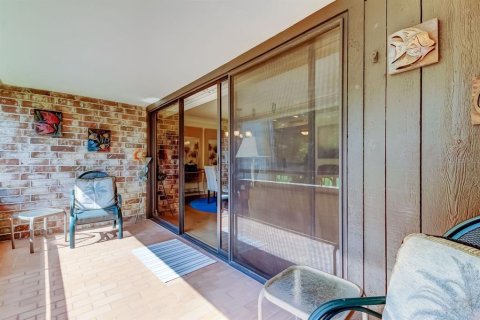 Condo in Palm Harbor, Florida, 2 bedrooms  № 1917728 - photo 25