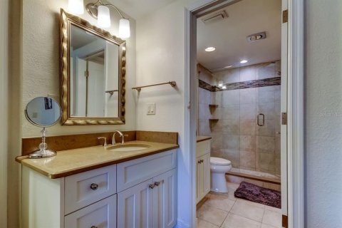 Condo in Palm Harbor, Florida, 2 bedrooms  № 1917728 - photo 17