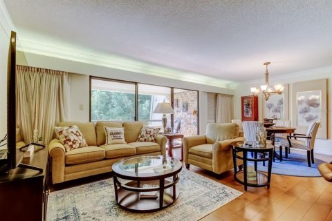Condo in Palm Harbor, Florida, 2 bedrooms  № 1917728 - photo 13