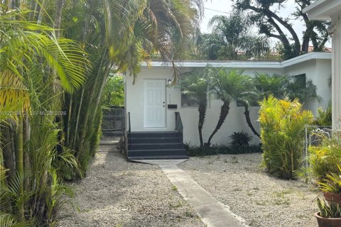 House in Miami, Florida 2 bedrooms № 2087906