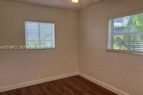House in Miami, Florida 2 bedrooms № 2087906 - photo 9