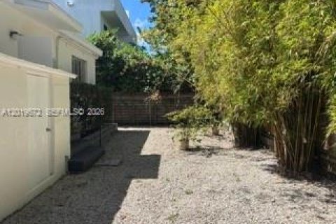 House in Miami, Florida 2 bedrooms № 2087906 - photo 11