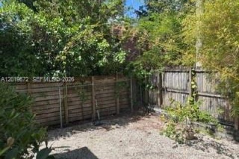 House in Miami, Florida 2 bedrooms № 2087906 - photo 12