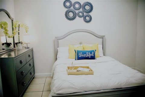 Villa ou maison à vendre à Tampa, Floride: 6 chambres, 186.92 m2 № 2035217 - photo 29