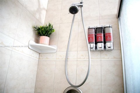 Villa ou maison à vendre à Tampa, Floride: 6 chambres, 186.92 m2 № 2035217 - photo 28