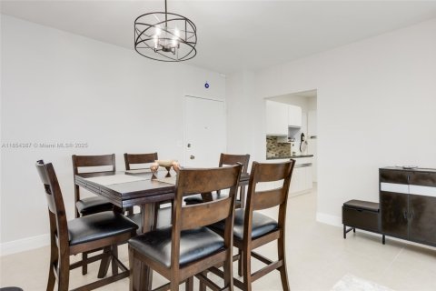 Copropriété à louer à Sunny Isles Beach, Floride: 2 chambres, 104.05 m2 № 1872083 - photo 11