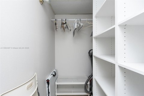 Copropriété à louer à Sunny Isles Beach, Floride: 2 chambres, 104.05 m2 № 1872083 - photo 29