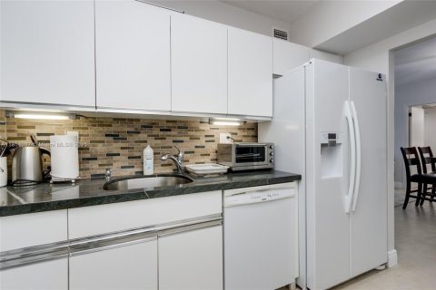 Copropriété à louer à Sunny Isles Beach, Floride: 2 chambres, 104.05 m2 № 1872083 - photo 15