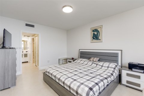 Copropriété à louer à Sunny Isles Beach, Floride: 2 chambres, 104.05 m2 № 1872083 - photo 24