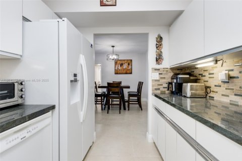 Copropriété à louer à Sunny Isles Beach, Floride: 2 chambres, 104.05 m2 № 1872083 - photo 16