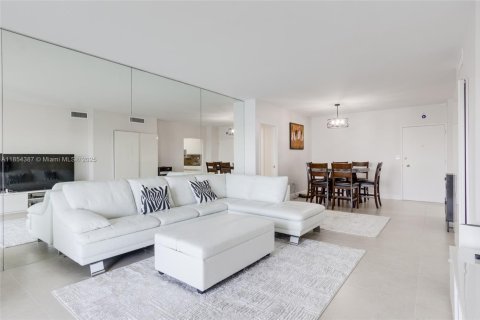 Copropriété à louer à Sunny Isles Beach, Floride: 2 chambres, 104.05 m2 № 1872083 - photo 21