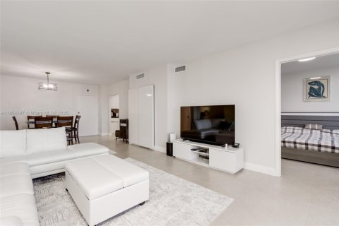 Copropriété à louer à Sunny Isles Beach, Floride: 2 chambres, 104.05 m2 № 1872083 - photo 23