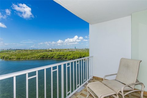 Copropriété à louer à Sunny Isles Beach, Floride: 2 chambres, 104.05 m2 № 1872083 - photo 2