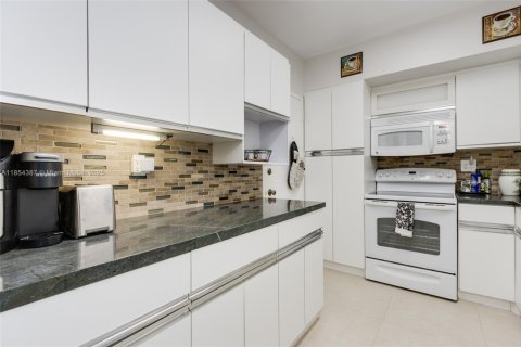 Copropriété à louer à Sunny Isles Beach, Floride: 2 chambres, 104.05 m2 № 1872083 - photo 14