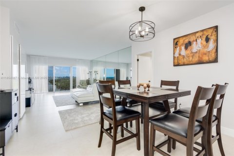 Copropriété à louer à Sunny Isles Beach, Floride: 2 chambres, 104.05 m2 № 1872083 - photo 12