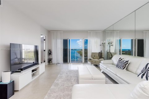 Copropriété à louer à Sunny Isles Beach, Floride: 2 chambres, 104.05 m2 № 1872083 - photo 18