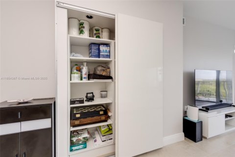 Copropriété à louer à Sunny Isles Beach, Floride: 2 chambres, 104.05 m2 № 1872083 - photo 19