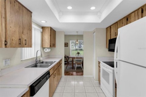 Condo in New Port Richey, Florida, 2 bedrooms  № 1909230 - photo 13