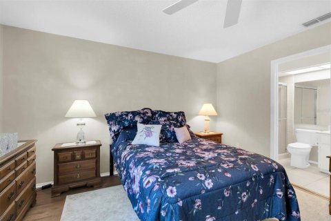 Condo in New Port Richey, Florida, 2 bedrooms  № 1909230 - photo 15